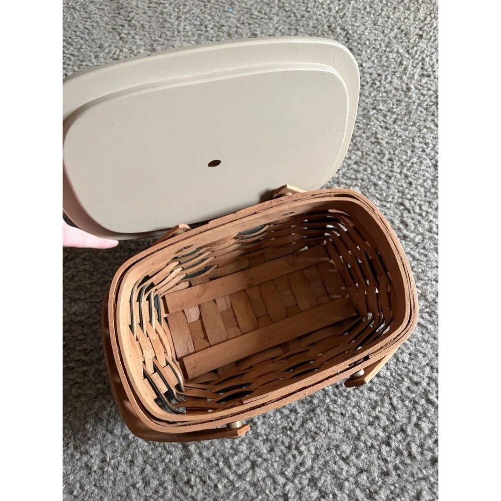 Vintage Country Apple Design Lidded Basket